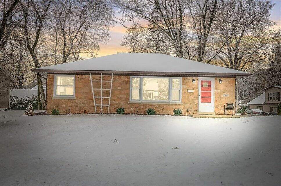 11045 W Parnell Ave, Hales Corners, WI 53130 MLS 1785554