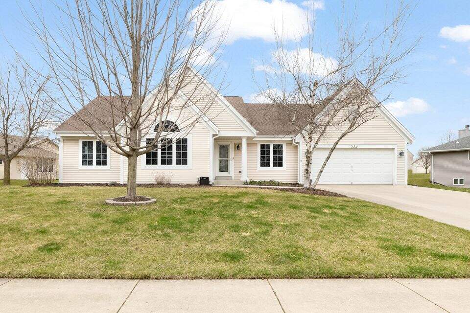 516 Saras Ct, Slinger, WI 53086 MLS 1789060 properties SE Wisconsin