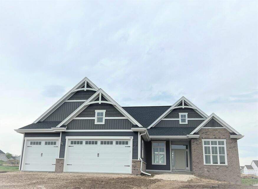 636 Mary Way, Slinger, WI 53086 MLS 1793163 properties SE Wisconsin