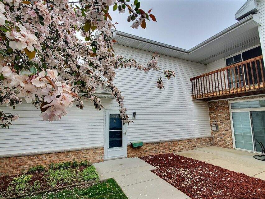 6190 S Creekside Dr 5, Cudahy, WI 53110 MLS 1793477 properties