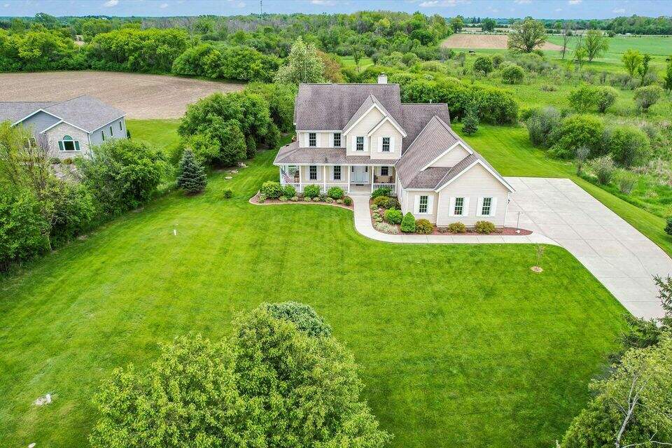 W215 County Road B, Oconomowoc, WI 53066 MLS 1794090 properties