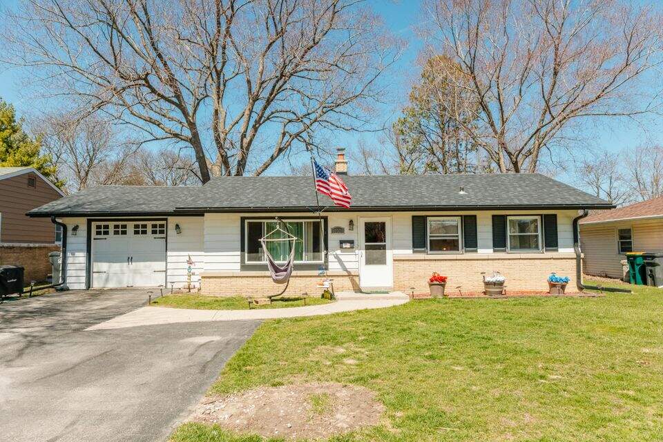 11320 W Parnell Ave, Hales Corners, WI 53130 MLS 1795136