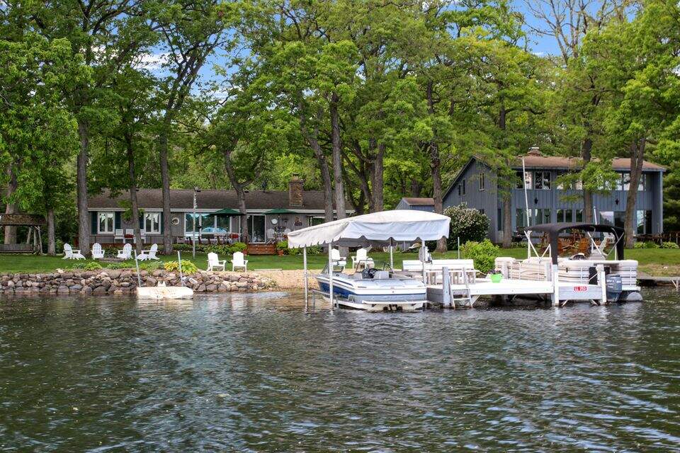 W5347 Baywood Dr, Elkhorn, WI 53121 MLS 1795924 properties SE Wisconsin