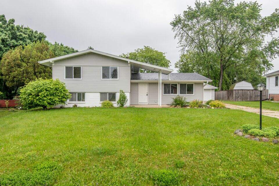 8084 N Grandview Dr, Brown Deer, WI 53223 MLS 1796808 properties