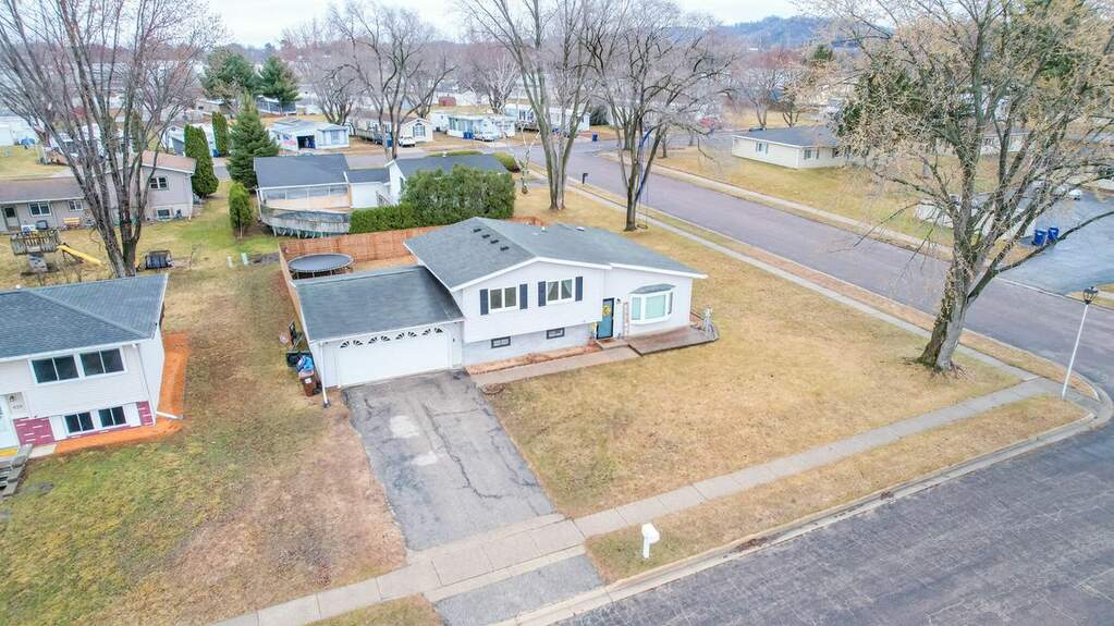 405 Campfire Dr, West Salem, WI 54669 MLS 1797962 properties La