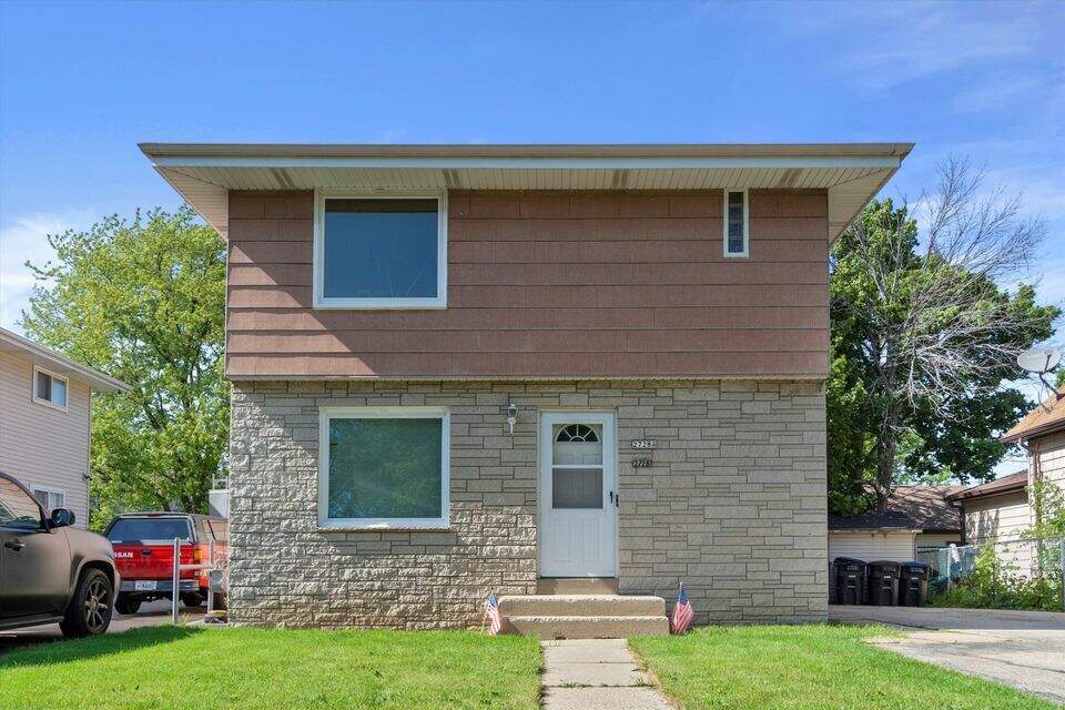 2728 E Holmes Ave, Cudahy, WI 53110 MLS 1798108 properties SE