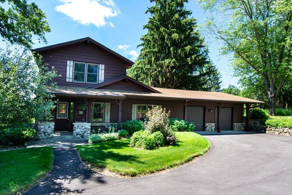 S34W32505 Sierra Pass, Dousman, WI 53118 MLS 1798951 properties SE Wisconsin
