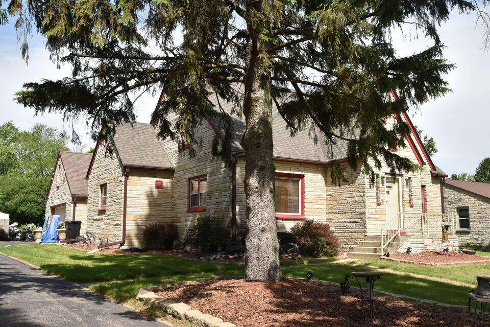 8663 N 60th St Brown Deer, Wisconsin 53223 MLS 1799765 properties