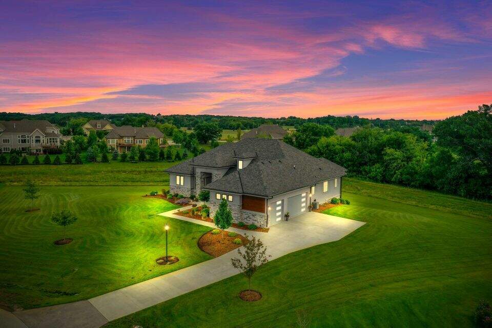 N32W29530 Woodridge Ct, Pewaukee, WI 53072 MLS 1802837 properties