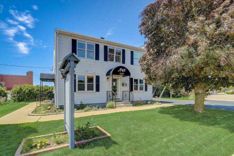 4727 S Howell Ave Milwaukee, Wisconsin 53207 MLS 1804346 properties