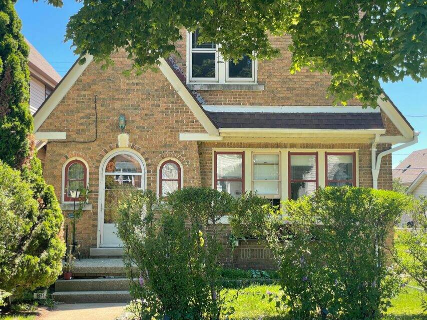 3711 E Plankinton Ave, Cudahy, WI 53110 MLS 1805455 properties SE