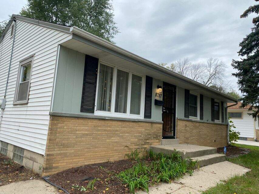 8757 W Bender Ave, Milwaukee, WI 53225 MLS 1807177 properties SE