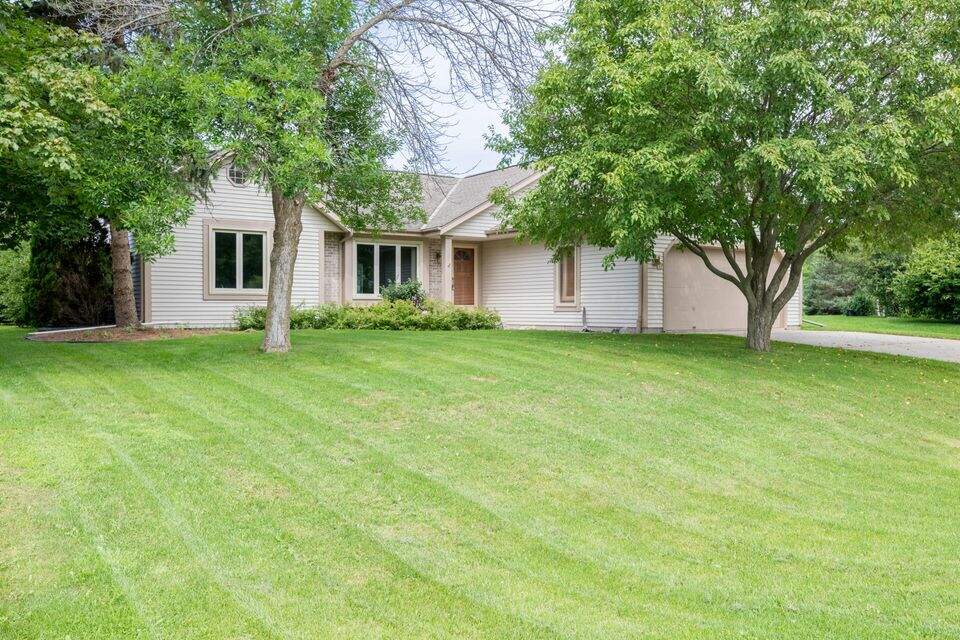 3993 Elaines Way, Slinger, WI 53086 MLS 1807528 properties SE