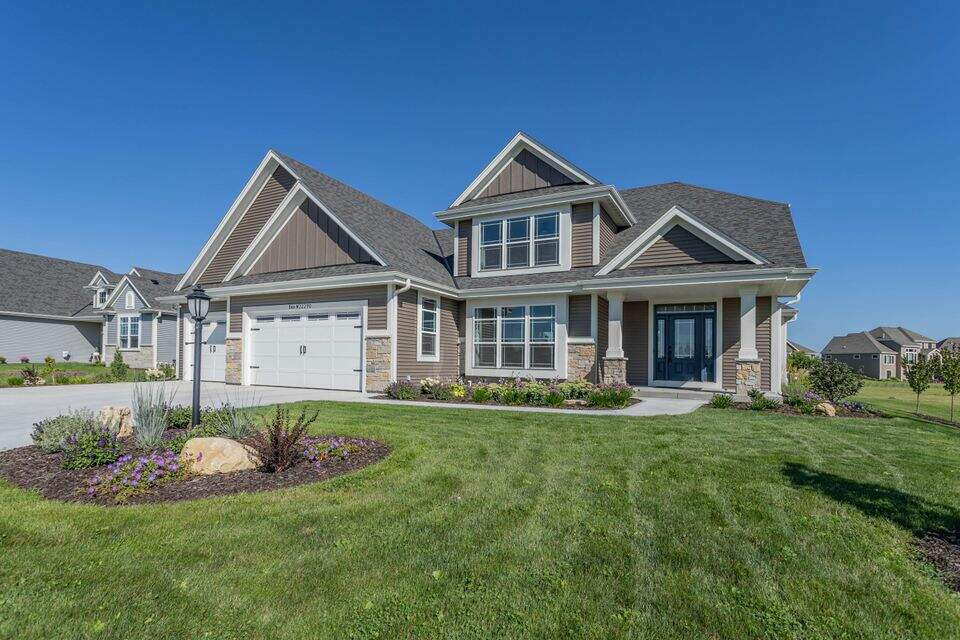 N46W22290 Boxleaf Ln, Pewaukee, WI 53072 MLS 1808173 properties