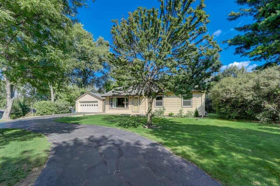 2480 Rockway Ln W, Brookfield, WI 53005 MLS 1809646 properties SE Wisconsin