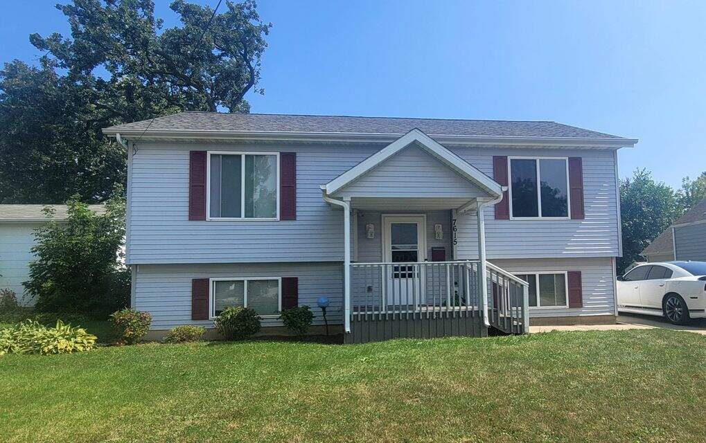 7615 40th Ave, Kenosha, WI 53142 MLS 1809812 properties