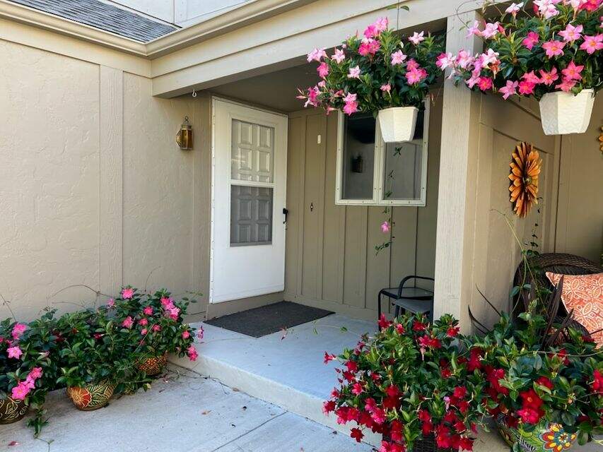 10043 N Holmes Ct, Mequon, WI 53092 MLS 1810904 properties SE