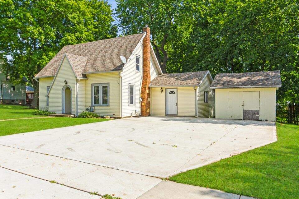 1459 Church St, Burlington, WI 53105 MLS 1810943 properties SE