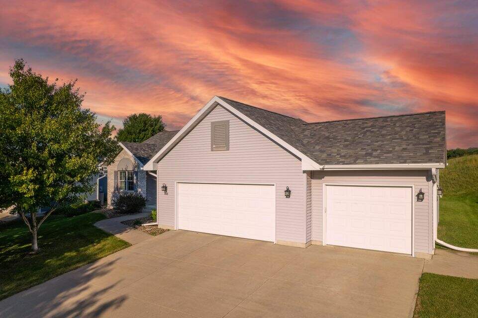 1003 Pioneer Dr, Holmen, WI 54636 MLS 1811064 properties La Crosse