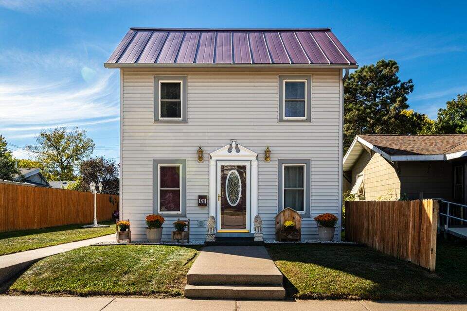 1811 Loomis St, La Crosse, WI 54603 MLS 1813401 properties La Crosse