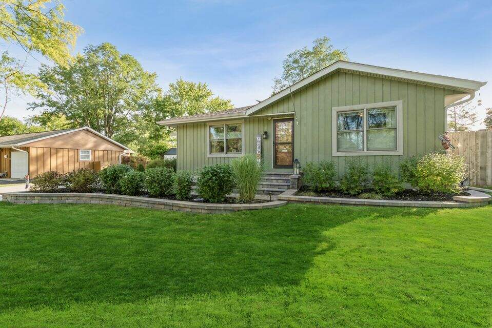 2904 Hickory Ln, Twin Lakes, WI 53181 MLS 1813866 properties SE Wisconsin