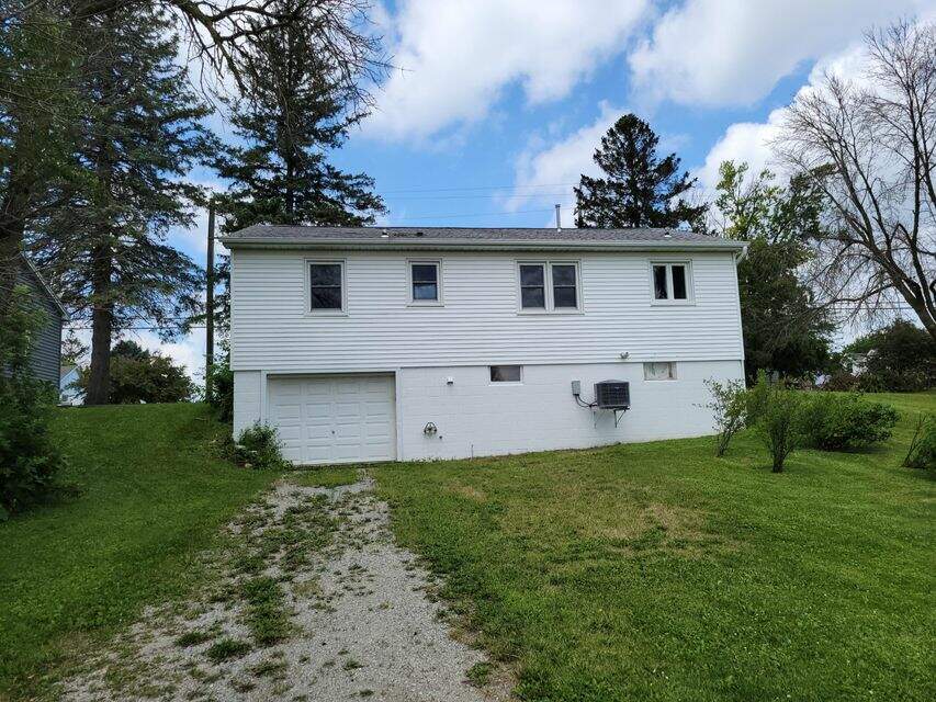 553 Milford St 555, Watertown, WI 53094 MLS 1817757 properties