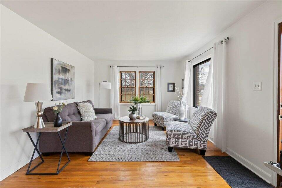 3218 S 43rd St, Milwaukee, WI 53219 MLS 1819599 properties