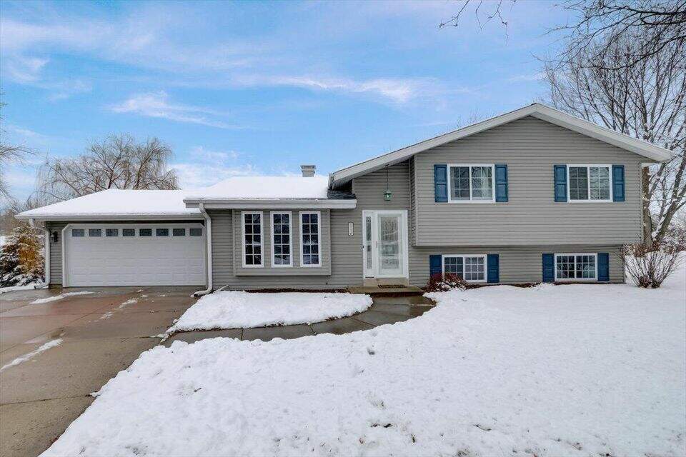 1116 Fairlane Ct, Waukesha, WI 53188 MLS 1819823 properties SE