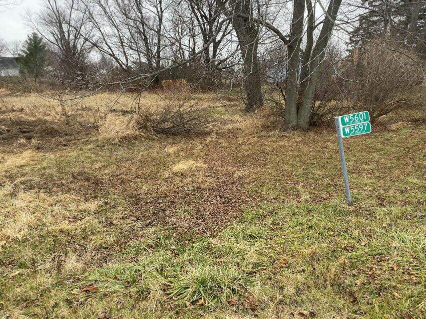 W5601 Lakeshore Dr, Elkhorn, WI 53121 MLS 1820327 properties SE