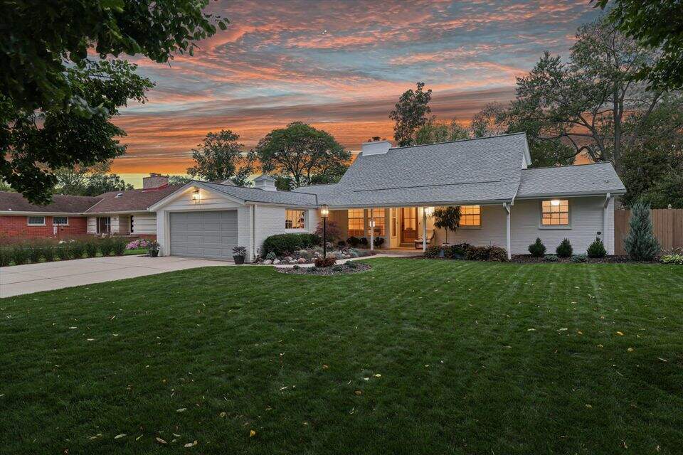 7317 N Crossway Rd, Fox Point, WI 53217 MLS 1820474 properties SE