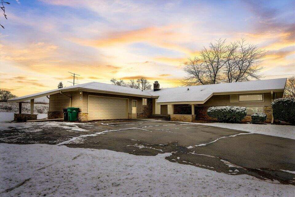 N60W15671 Hawthorne Dr, Menomonee Falls, WI 53051 MLS 1820584