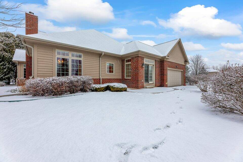 10829 N Essex Dr, Mequon, WI 53092 MLS 1820927 properties SE