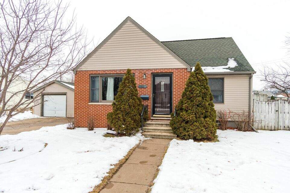 1823 21st Pl S, La Crosse, WI 54601 MLS 1821402 properties La Crosse