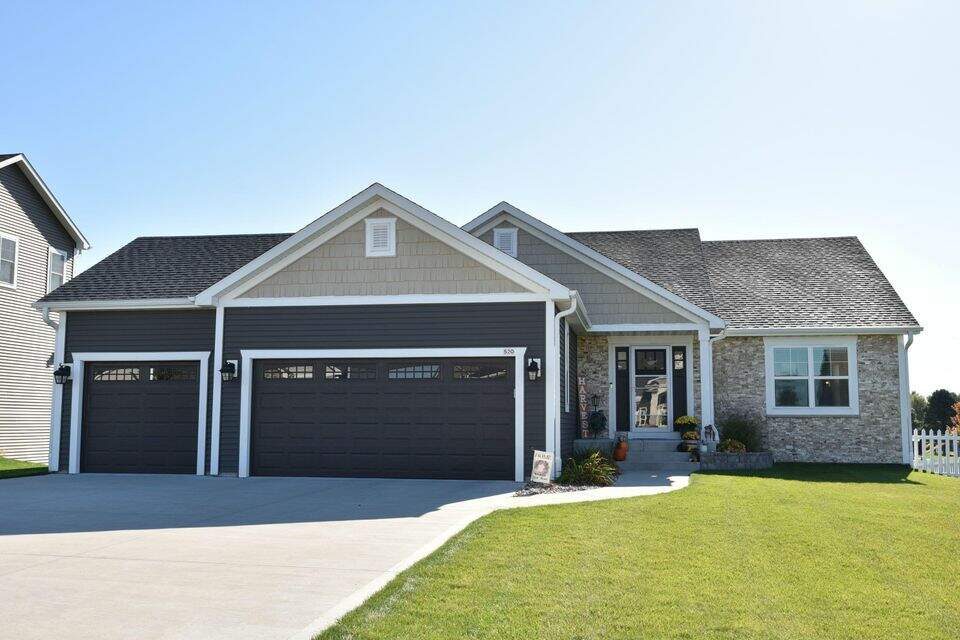 520 Spur Rd, Slinger, WI 53086 MLS 1822130 properties SE Wisconsin