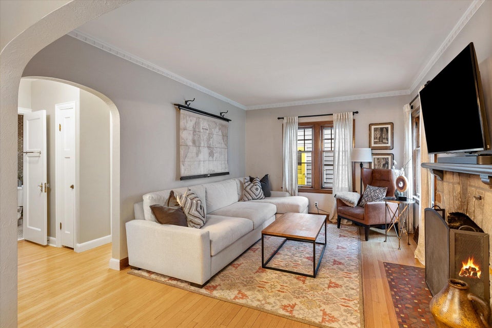 5115 N Berkeley Blvd, Whitefish Bay, WI 53217 MLS 1822357