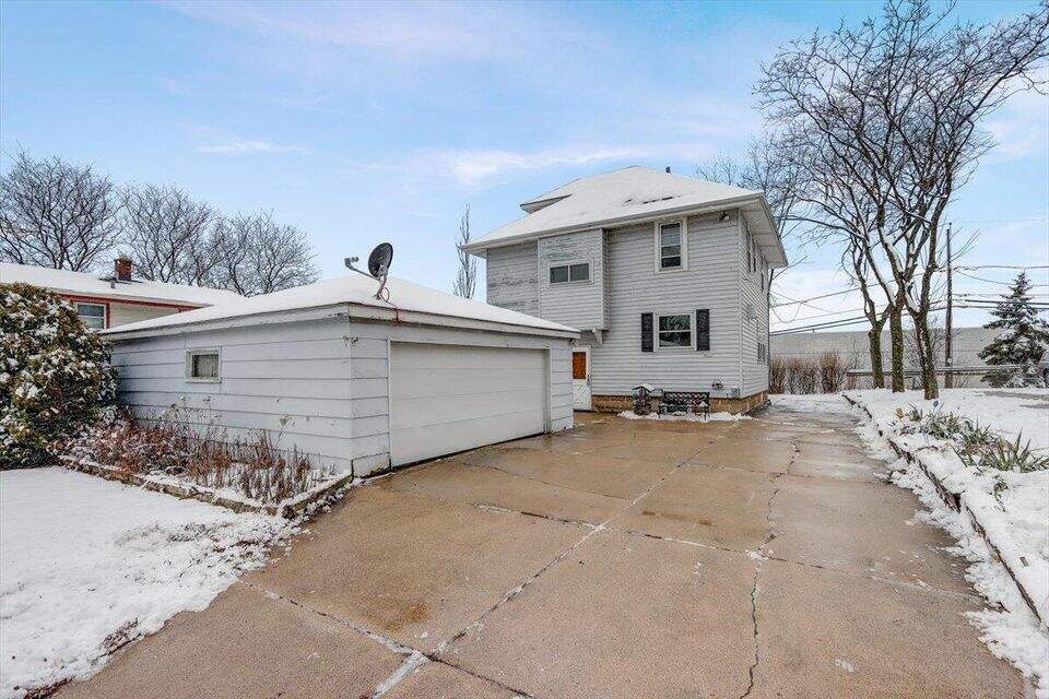 4637 S Kansas Ave, St. Francis, WI 53235 MLS 1823193 properties