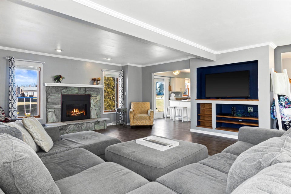 3466 E Debbie Dr, Oak Creek, WI 53154 MLS 1823642 properties SE