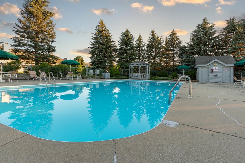 W180N9872 Riversbend Cir W, Germantown, WI 53022 MLS 1824082