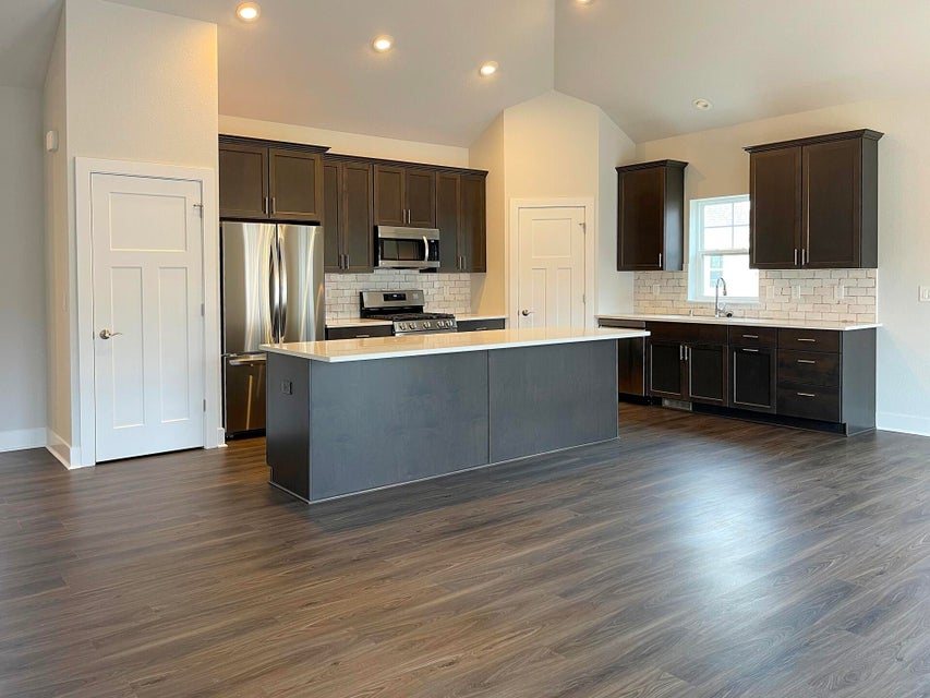 2130 W Colonial Woods Cir, Oak Creek, WI 53154 MLS 1824238