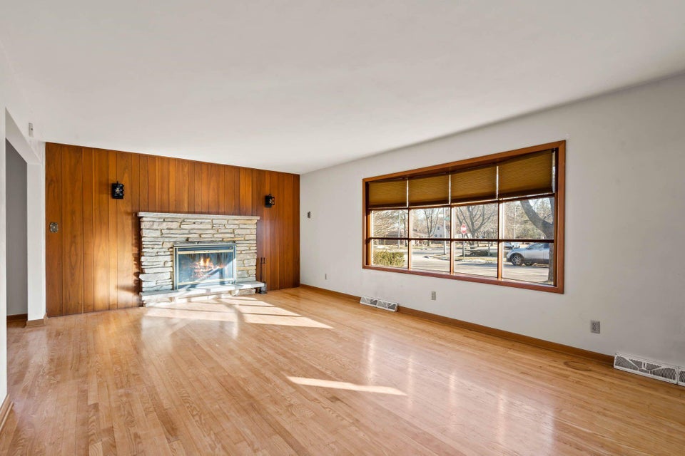 5206 68th St, Kenosha, WI 53142 MLS 1824734 properties SE Wisconsin