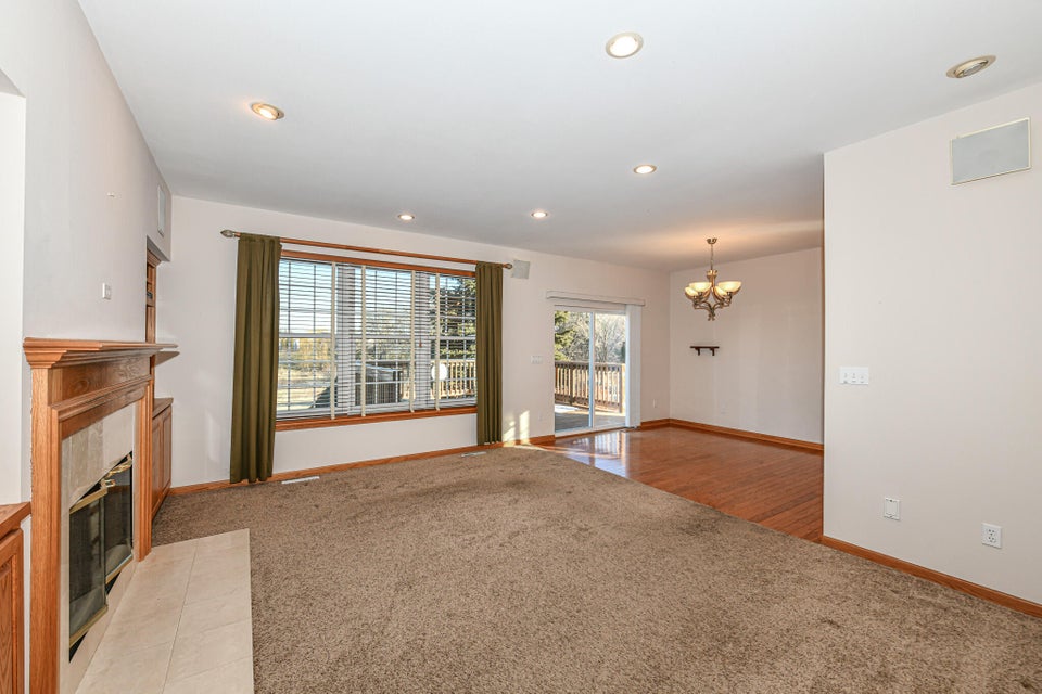 2580 N Sterling Cir, East Troy, WI 53120 MLS 1824834 properties