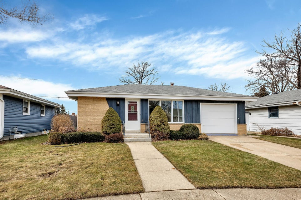 8318 22nd Ave, Kenosha, WI 53143 MLS 1824914 properties SE Wisconsin