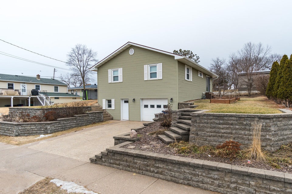 215 Poplar St, Onalaska, WI 54650 MLS 1824984 properties La Crosse