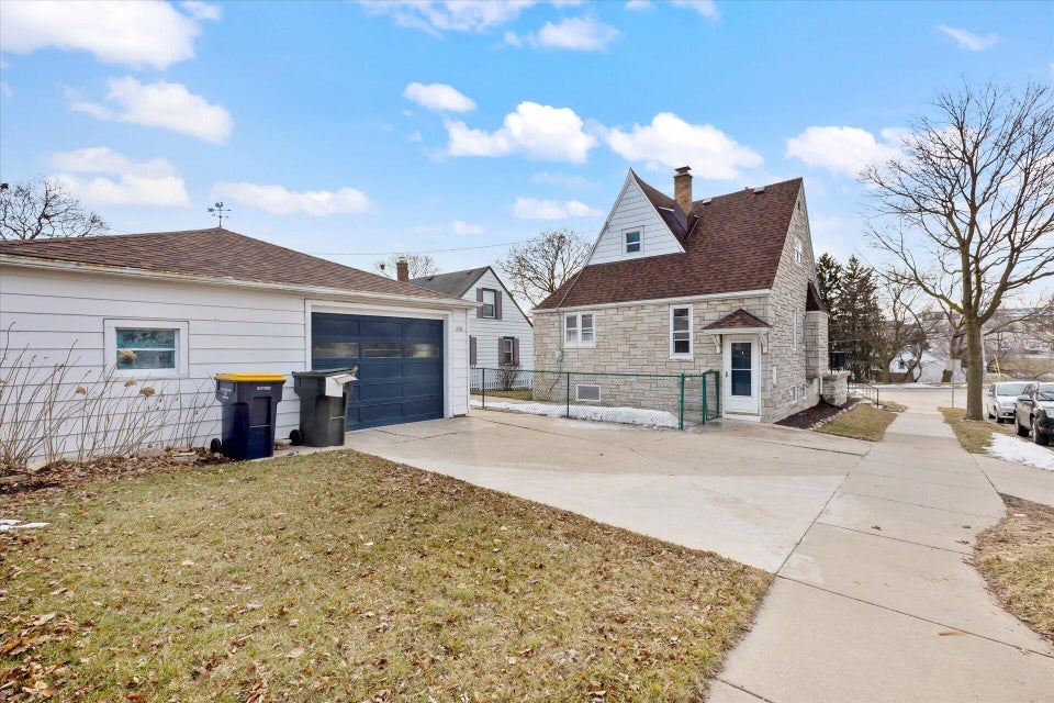 9040 W Lapham St, West Allis, WI 53214 MLS 1825081 properties SE