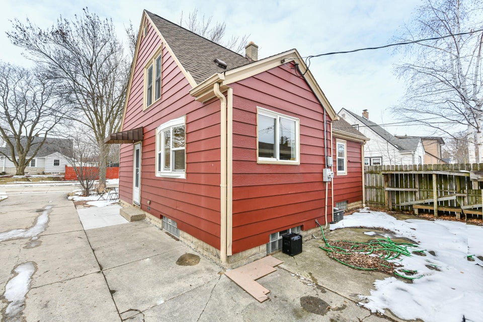 2820 S 86th St, West Allis, WI 53227 MLS 1825214 properties SE