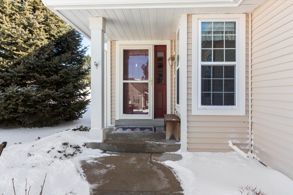 W241N5737 Cedar, Sussex, WI 53089 MLS 1825222 properties SE Wisconsin