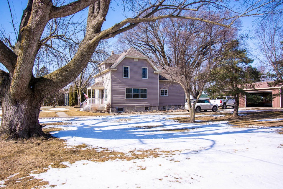 W6082 State Line Rd, Walworth, WI 53184 MLS 1825246 properties SE Wisconsin