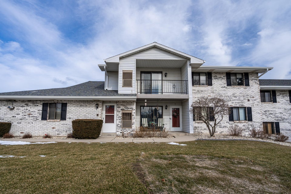 3105 14th Ln 3G, Kenosha, WI 53144 MLS 1825372 properties SE