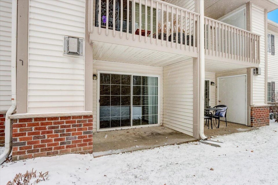 584 Pewaukee Rd B, Pewaukee, WI 53072 MLS 1825655 properties SE