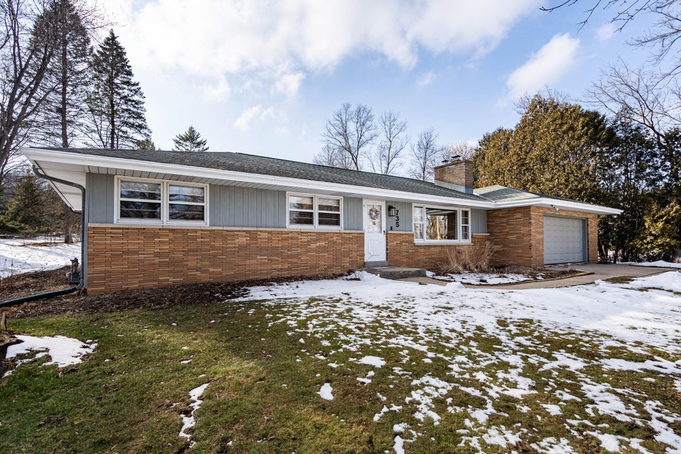 735 Elm Grove Rd, Elm Grove, WI 53122 MLS 1826279 properties SE